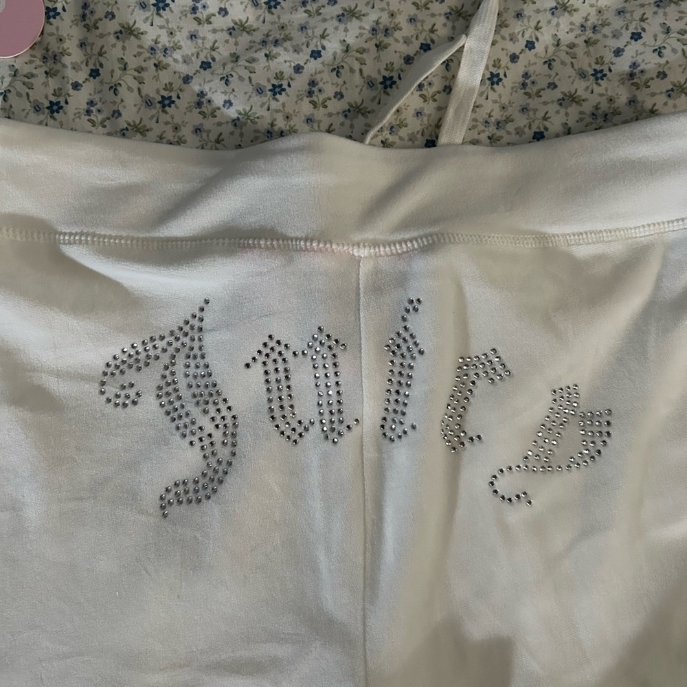 Juicy Couture X Cinnamoroll sweats. - Picture 3 of 3